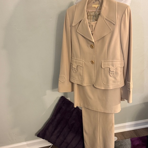 Epic Threads Other - Elegant Beige Suit Set by Epic